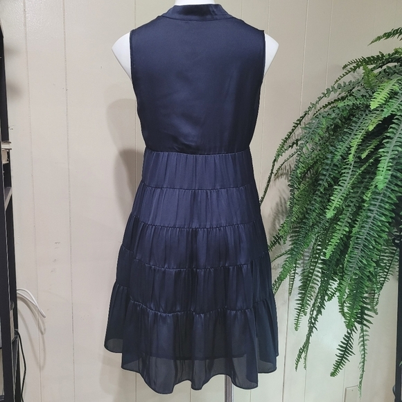 ​🛍️ Stunning Navy Blue V-Neck Tiered Mini Dress - Sleeveless & Flowy Vaca Vibes - Picture 3 of 12